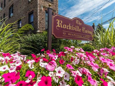 12 Hempstead Avenue #4R