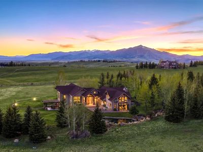 585 Wildrose Ln