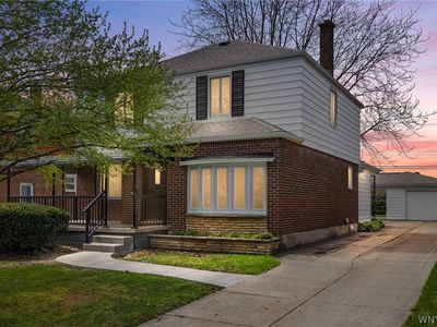 601 Roycroft Blvd