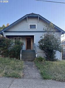 753 SE Haynes Ave