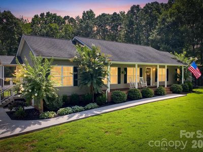 349 N Woodleaf Rd