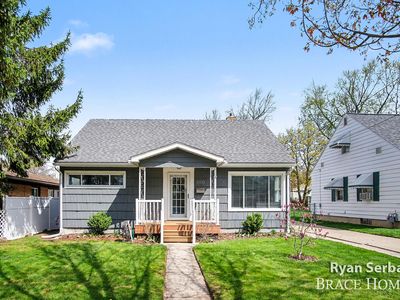 1009 Drexel Dr NE