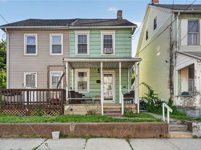 1121 Front St