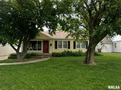 1011 E Tripp Ave