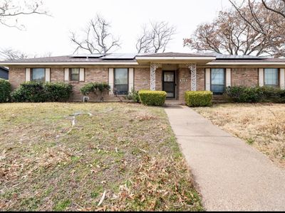 909 Bradfield Dr