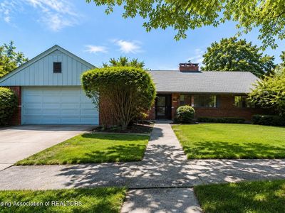 825 Oakwood Dr