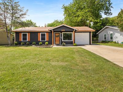 345 NW Lorna St