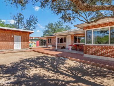 2107 E Lind Rd