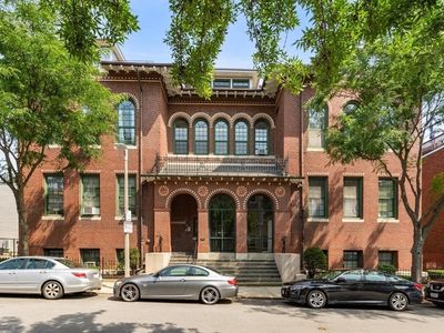 486 E 3rd St APT 8