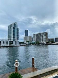 111 Golden Isles Dr APT E4