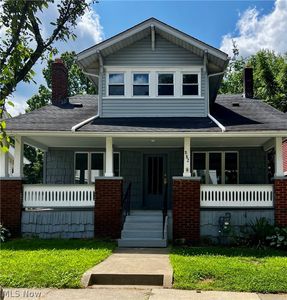 882 Redfern Ave