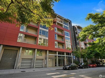 235 Berry St APT 516