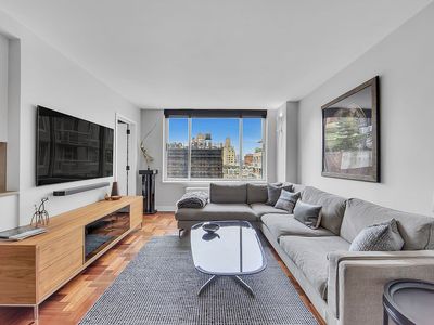 2373 Broadway APT 1411