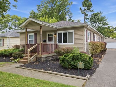 Property at 33749 Kenilworth Rd, Eastlake, OH