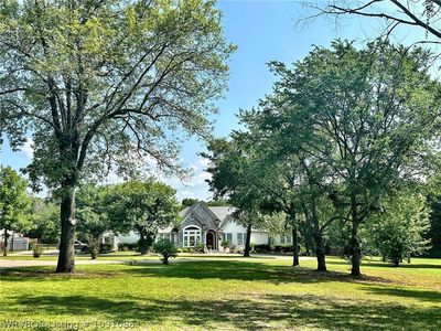 2016 Hillside Cir