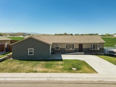 490 Snowflake St