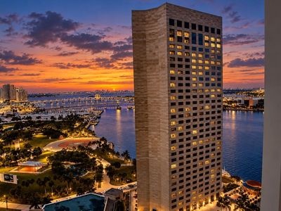 325 Biscayne Blvd #2722
