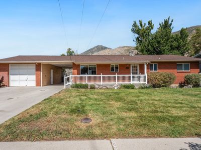 1079 E Hillcrest Dr