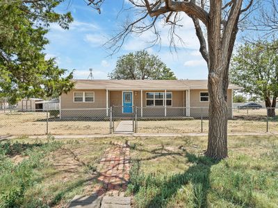 Property at 401 E 7th St, Claude, TX