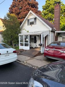 52 Watson Ave