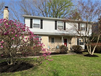 Property at 41 Kingswaye Dr, Williamsville, NY
