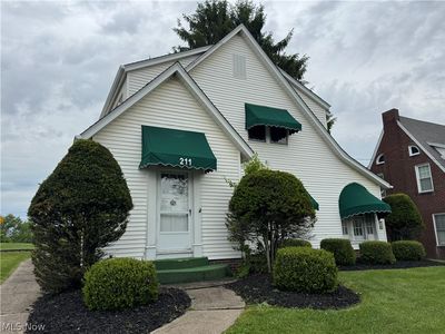 211 E Main St