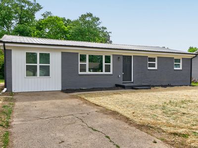 112 Leslie Dr