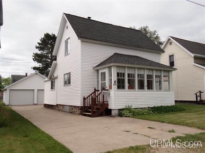 25221 Elm St
