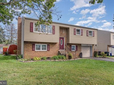 Property at 8 Edgewood Dr, Mechanicsburg, PA