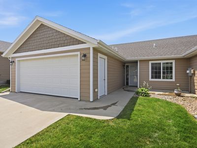 6033 N. Bloomfield Pl