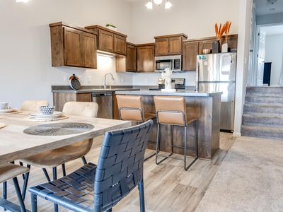 8656 Gateway Cir
