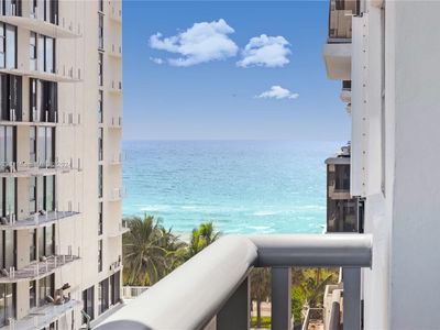 6039 Collins Ave APT 809