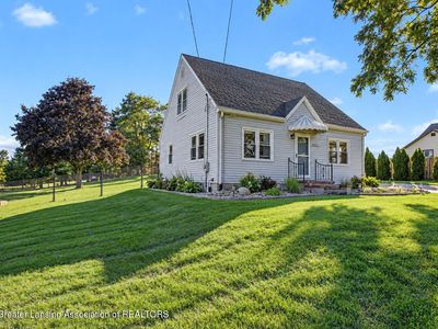 Property at 8609 W Mount Hope Hwy, Grand Ledge, MI