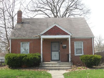 4818 Van Buren St