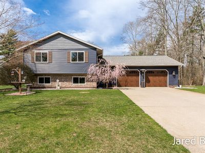 19159 Pine Grove Ct