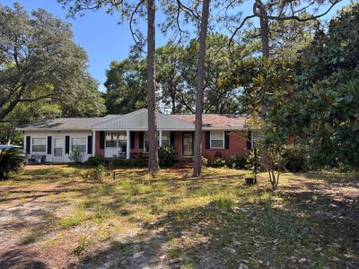 10 Walnut Ave