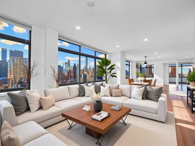 400 E 70th St APT 2702