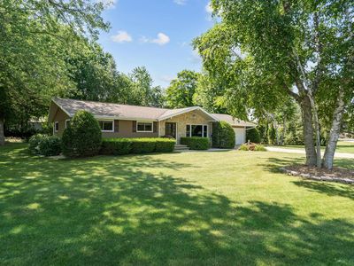 W6462 Lakeview Ct