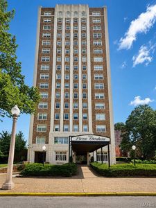 4440 Lindell Blvd APT 1002