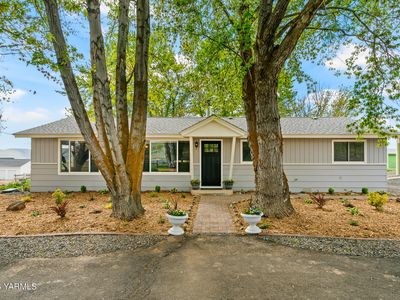 930 Cabin Ln