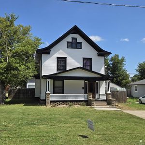 317 NE 11th St