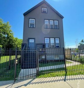 5827 S Wentworth Ave