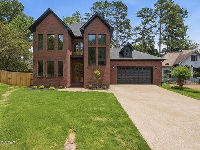 12 Oakmont Woods Dr