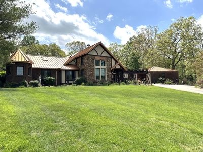 300 Hickory Ln