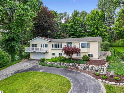 8729 Center Rd