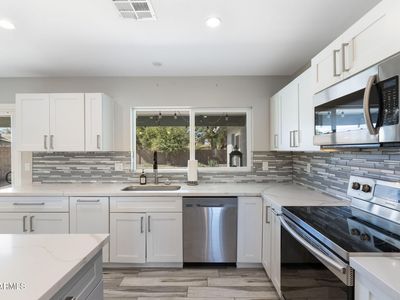 2418 W CALAVAR Road