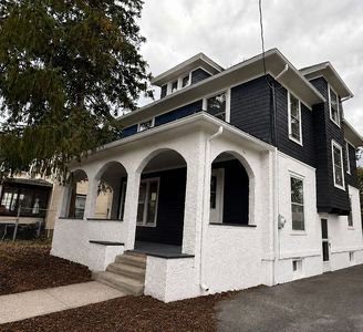 1113 Lake St