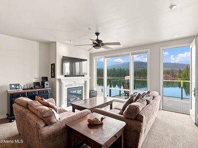 415 W Waterside Dr APT 403