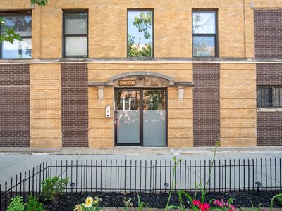 1059 W Foster Ave #3B