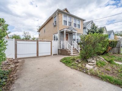 813 George St 17